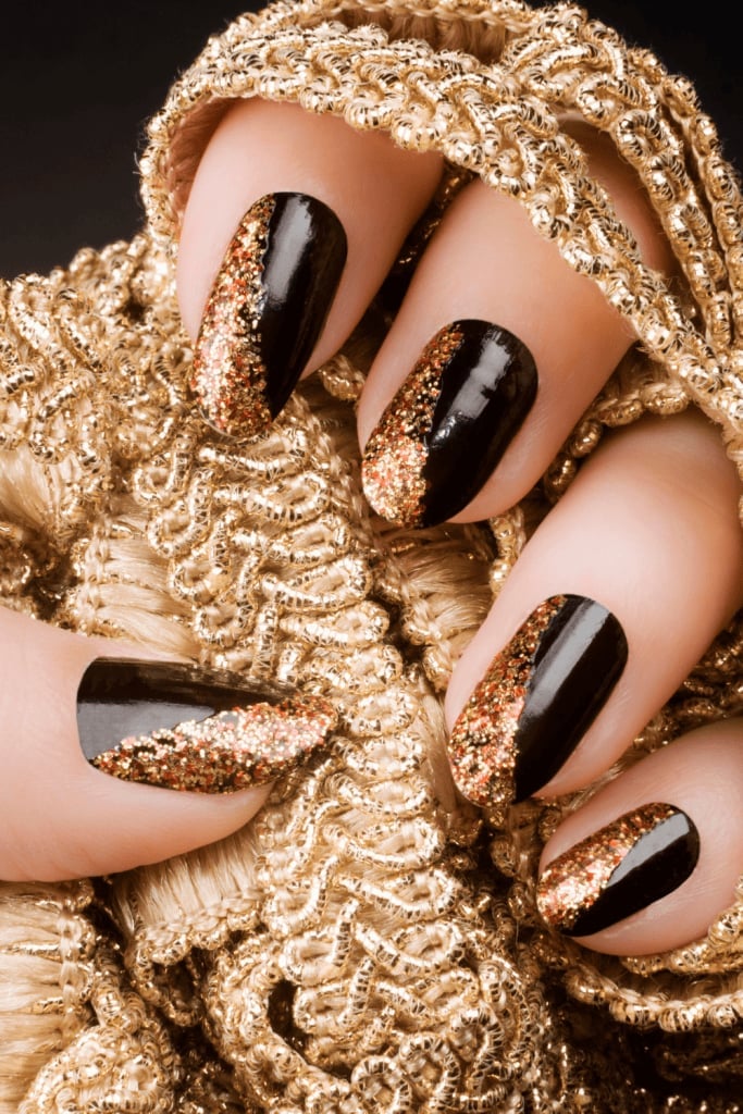 Short Oval Black Nails With Glitter Gradient Short Oval Black Nails With Glitter Gradient — Black Nails Art Ideas