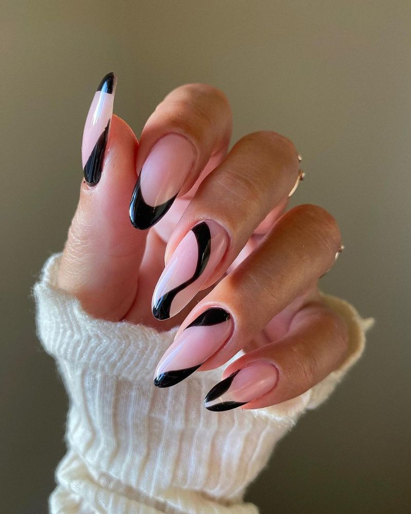Long Stiletto Nails With Wavy Black French Tips Long Stiletto Nails With Wavy Black French Tips — Black Nails Art Ideas