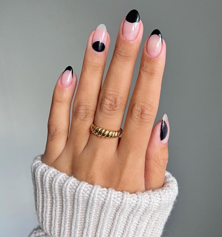 Short Almond Nails With Abstract Black Art Short Almond Nails With Abstract Black Art — Black Nails Art Ideas