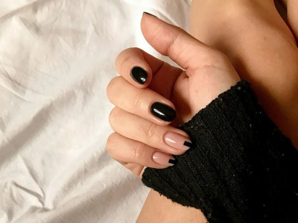 Short Oval Nails With Thin Black French Tips Short Oval Nails With Thin Black French Tips — Black Nails Art Ideas