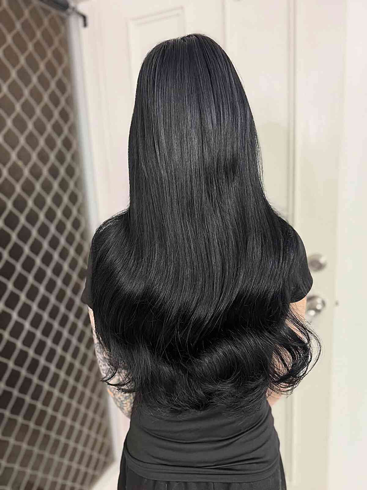 Long Wavy Hair With Layers — Black Wig Ideas