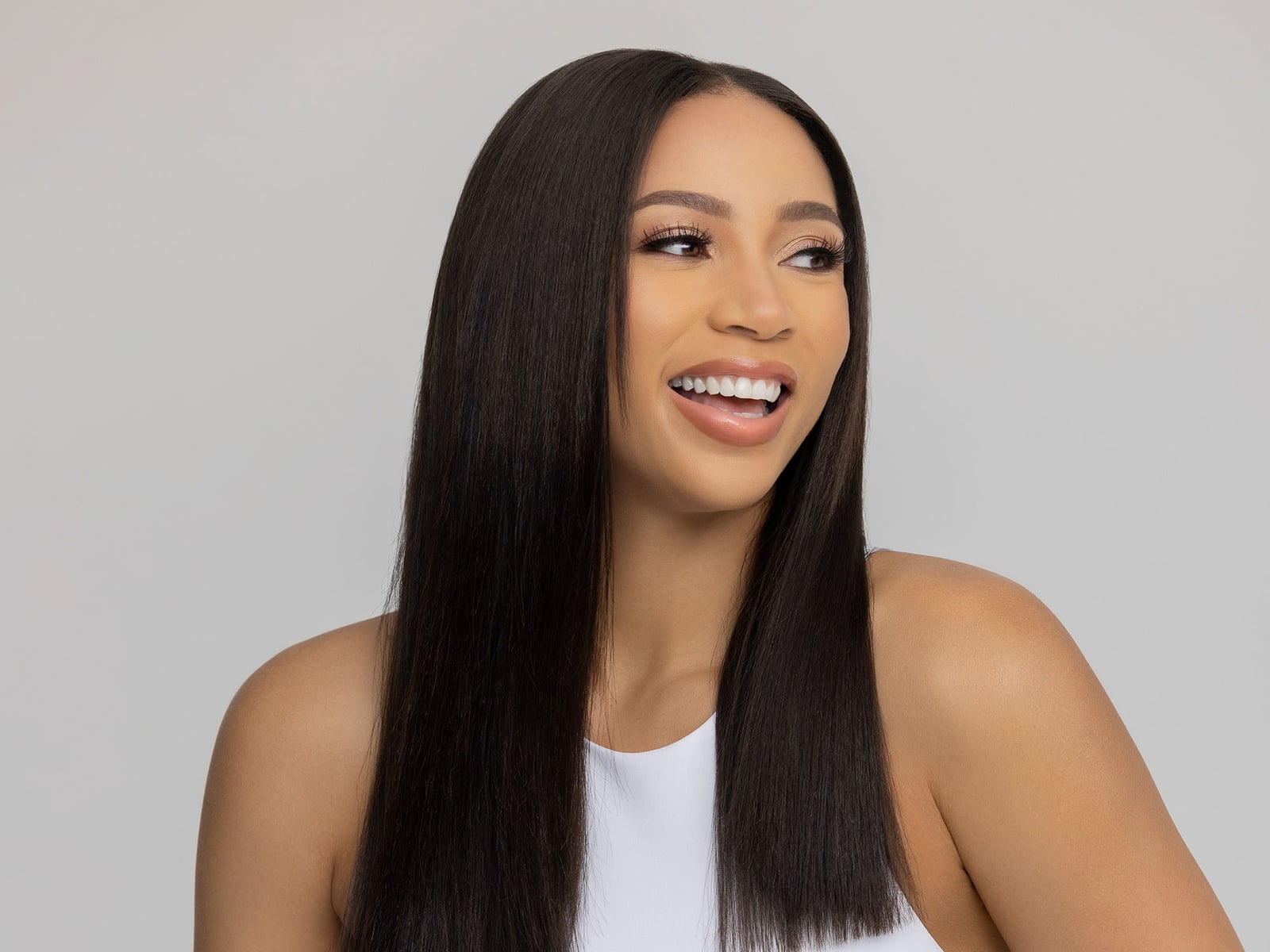 Sleek Chin-Length Blunt Bob — Black Wig Ideas