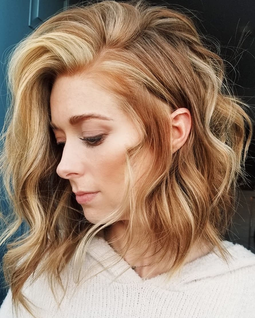 Strawberry Blonde Collarbone Lob With Curtain Bangs, Wavy — Blonde Highlights Hair Inspiration