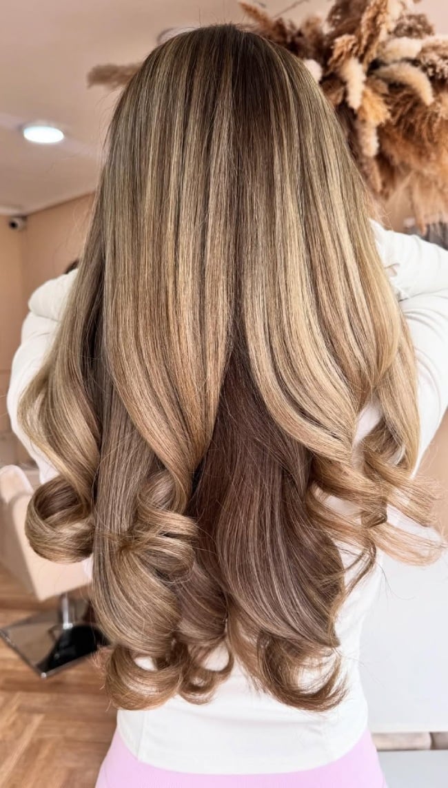 Toasted Caramel Honey Blonde Curls — Blonde Highlights Hair Inspiration