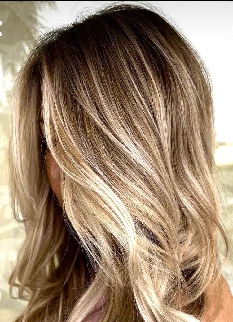 Chin Length Lob With Face-Framing Highlights — Blonde Highlights Hair Inspiration
