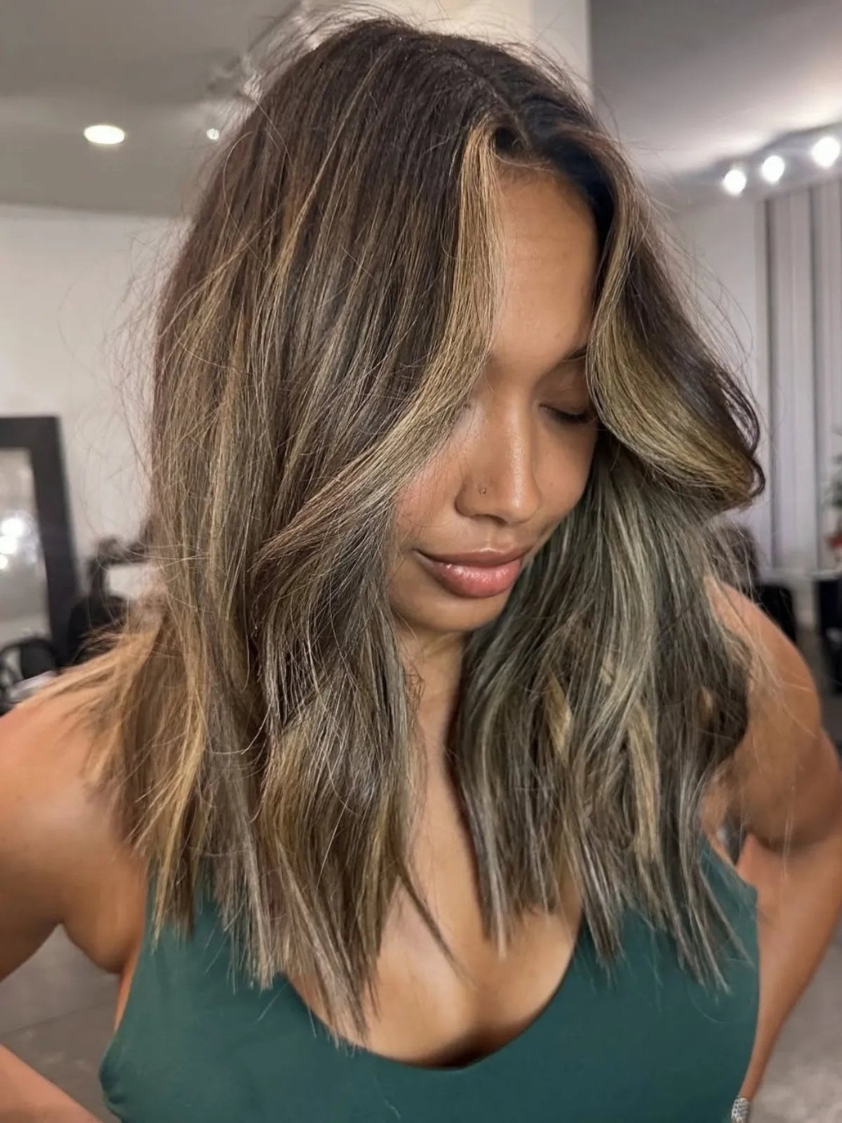 Collarbone Lob With Natural Blonde Highlights — Blonde Highlights Hair Inspiration