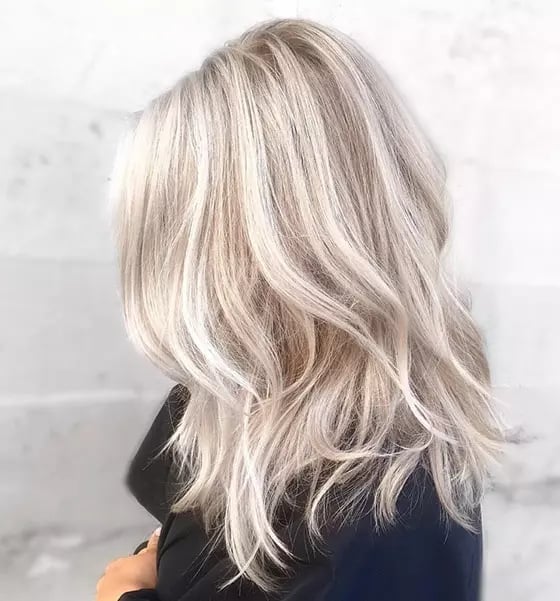Collarbone Ash Blonde Highlights With Soft Waves — Blonde Highlights Hair Inspiration