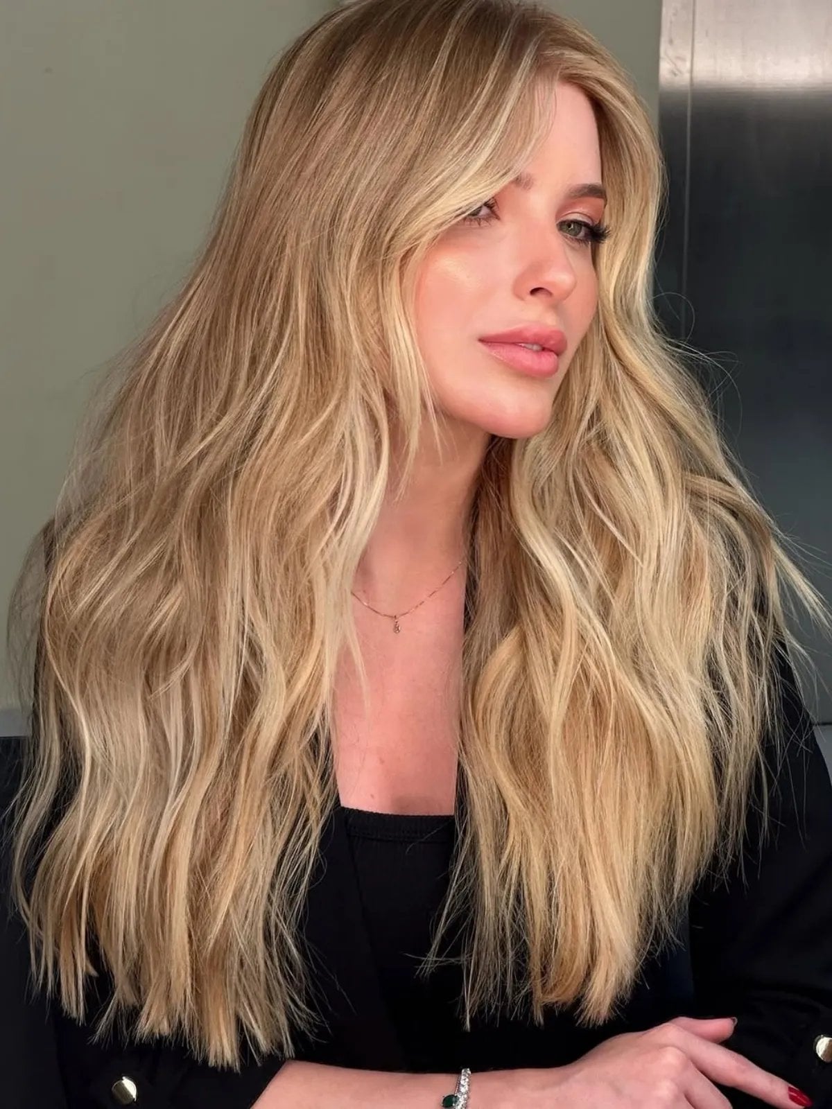 Honey Blonde Base With Subtle Highlights — Blonde Highlights Hair Inspiration