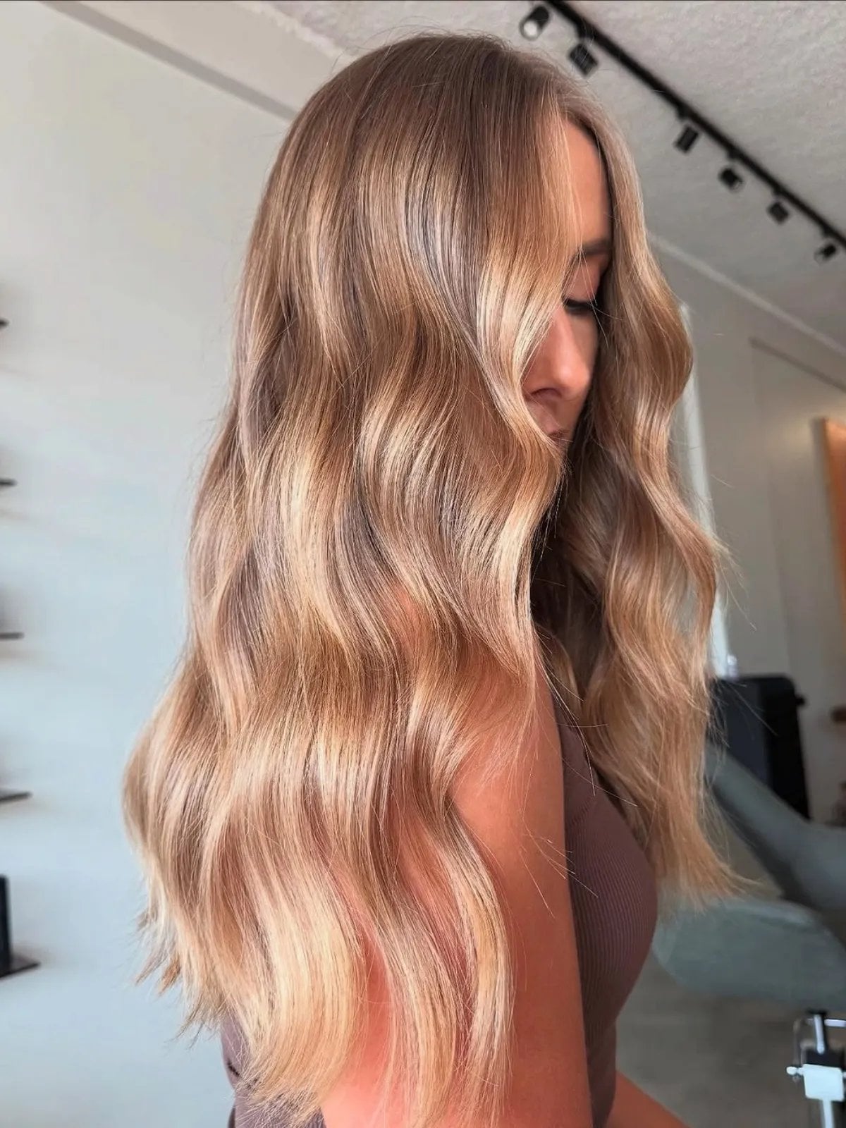 Dark Blonde Collarbone Length With Gentle Waves — Blonde Highlights Hair Inspiration
