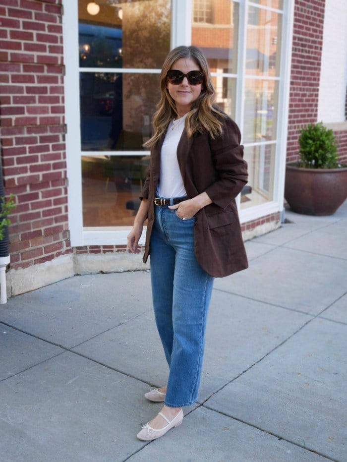 Brown Linen Blazer with Jeans and Ballet Flats Brown Linen Blazer with Jeans and Ballet Flats — Chic Brown Blazer Outfit