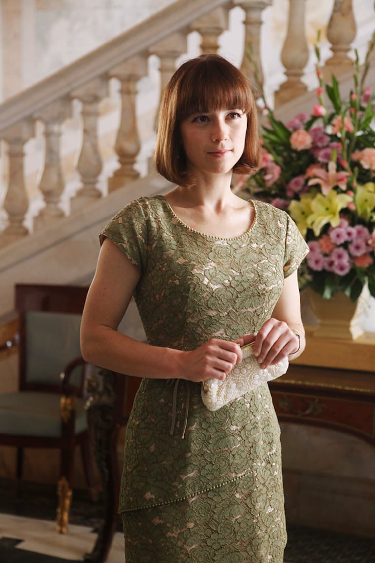 Green Lace Sheath Dress with Beaded Clutch — Classy 60s Outfits