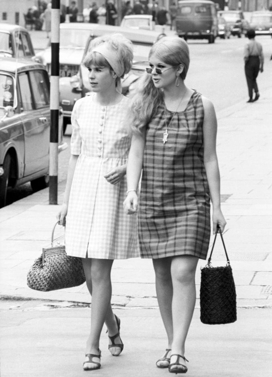 Checked Shift Dresses with Woven Handbags — Classy 60s Outfits