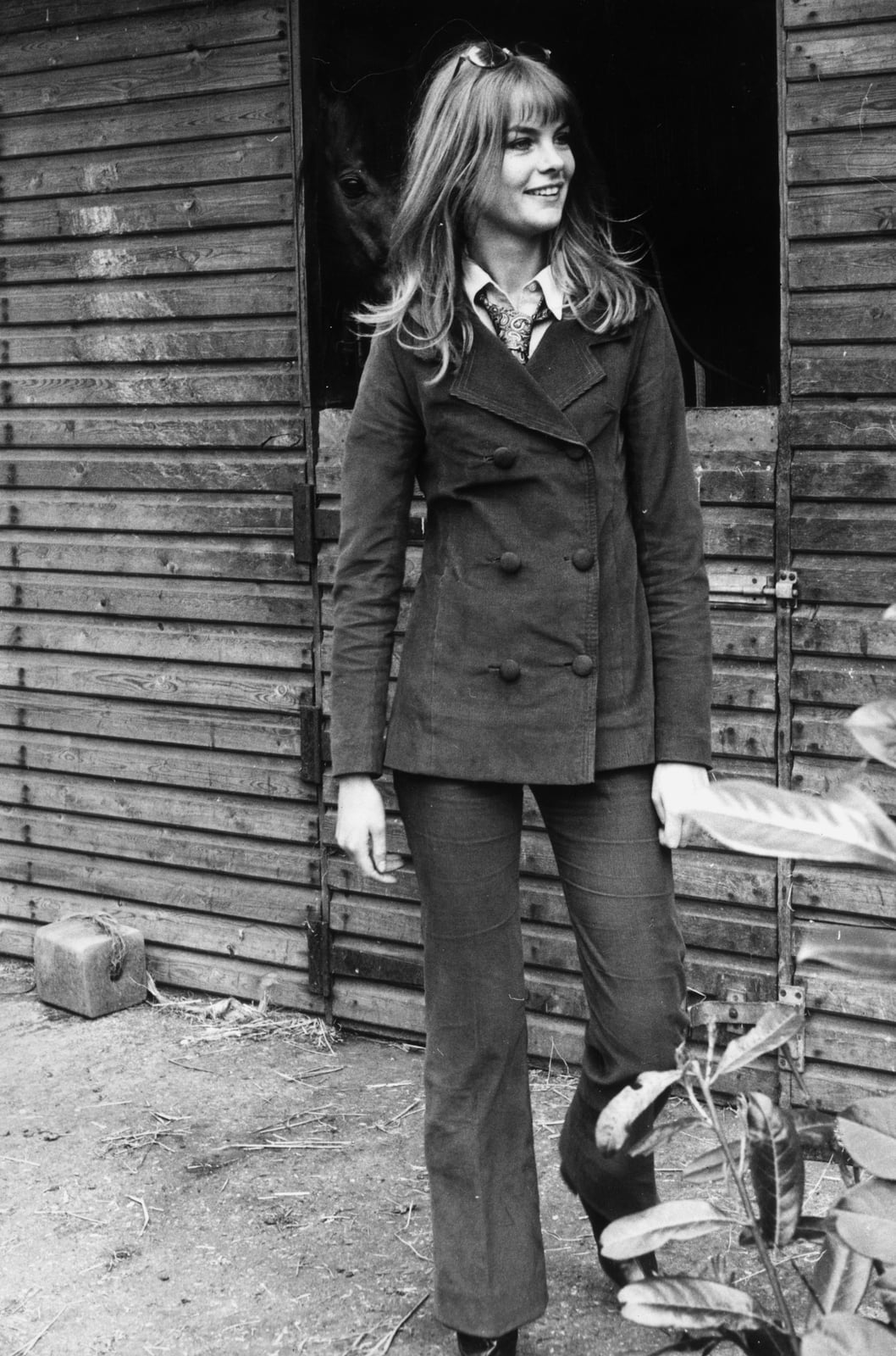 Double-Breasted Blazer and Trousers Ensemble — Classy 60s Outfits