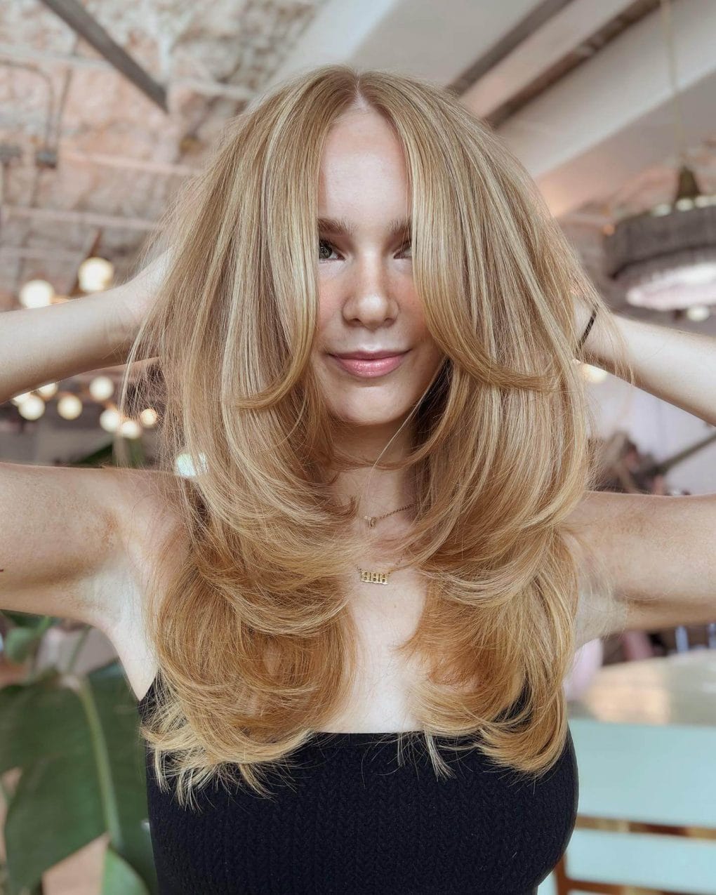 Collarbone Ash Blonde Blowout With Curtain Bangs, Straight Collarbone Ash Blonde Blowout With Curtain Bangs, Straight — Classy 90s Blowout Hair