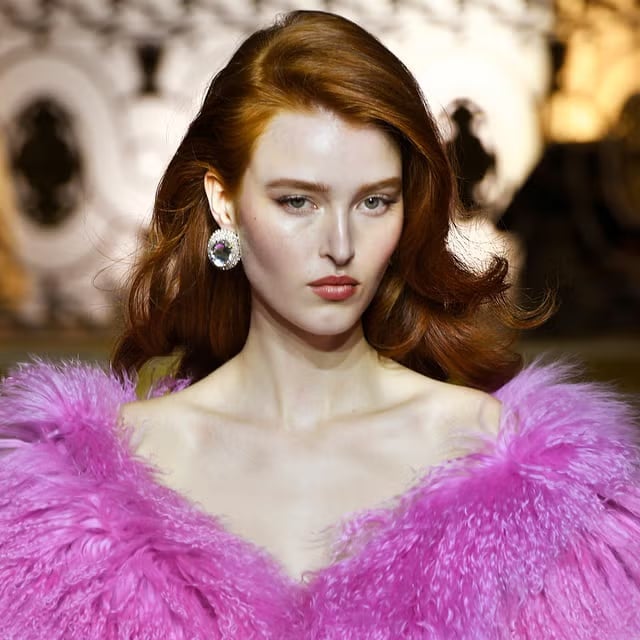 Shoulder Length Reddish Brown Blowout With Face-Framing Layers Shoulder Length Reddish Brown Blowout With Face-Framing Layers — Classy 90s Blowout Hair