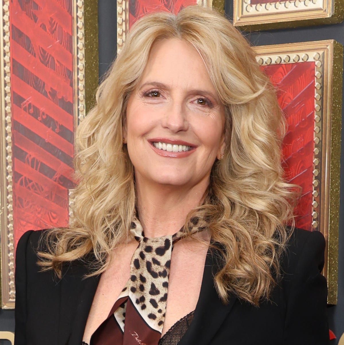Mid-Back Blonde Blowout With Side-Swept Bangs Mid-Back Blonde Blowout With Side-Swept Bangs — Classy 90s Blowout Hair