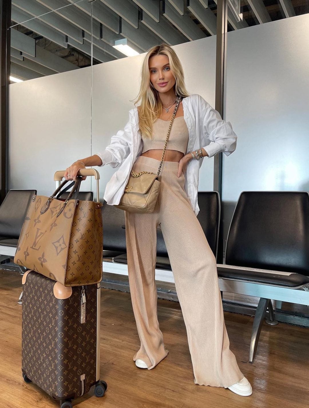 Crop Top Pleated Trousers White Shirt Airport Style Crop Top Pleated Trousers White Shirt Airport Style — Classy Airport Outfits