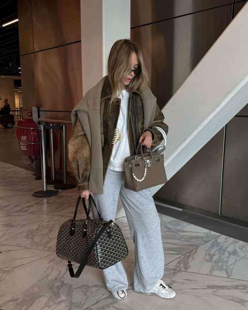 Suede Jacket Sweatpants Sweater Draped Airport Suede Jacket Sweatpants Sweater Draped Airport — Classy Airport Outfits