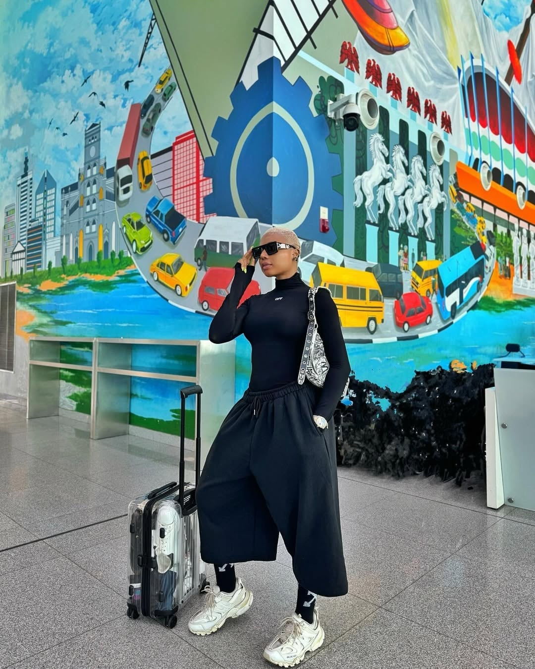 Fitted Turtleneck Wide Cropped Trousers Chunky Sneakers Fitted Turtleneck Wide Cropped Trousers Chunky Sneakers — Classy Airport Outfits