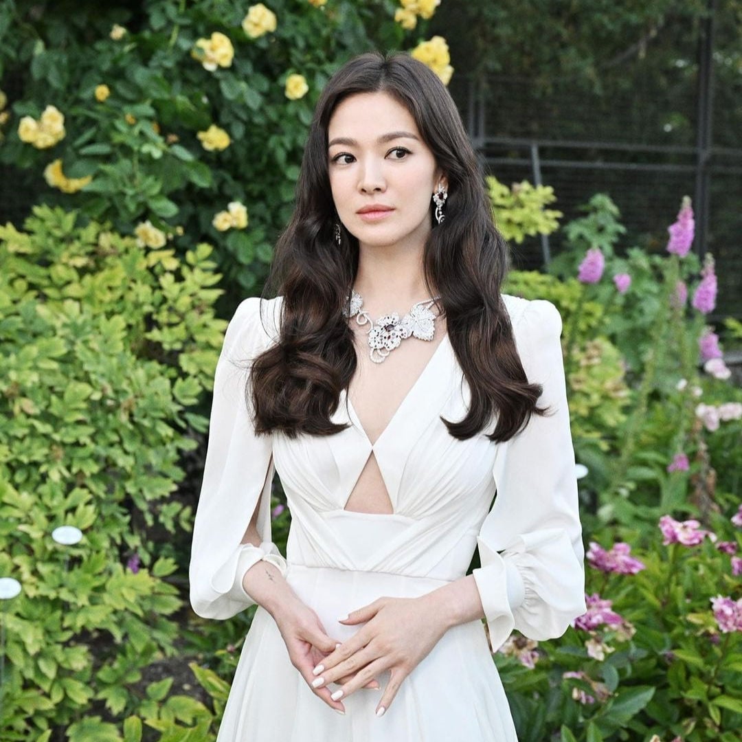 Mid Back Length Voluminous Blowout — Classy Asian Haircuts