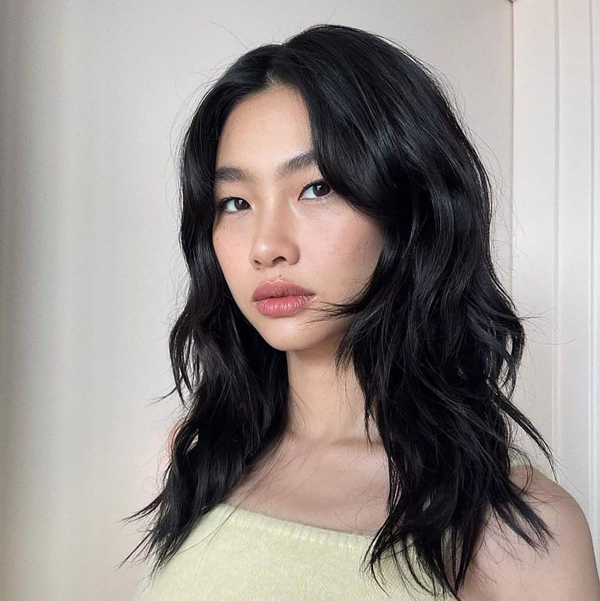 Collarbone Air-Dried Waves With Curtain Bangs Collarbone Air-Dried Waves With Curtain Bangs — Classy Asian Hairstyles