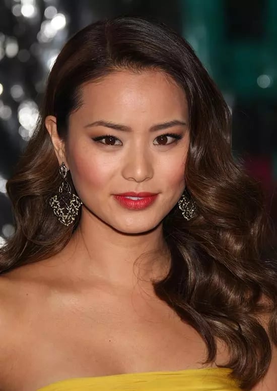 Mid-Back Wavy Layers With Curtain Bangs Mid-Back Wavy Layers With Curtain Bangs — Classy Asian Hairstyles