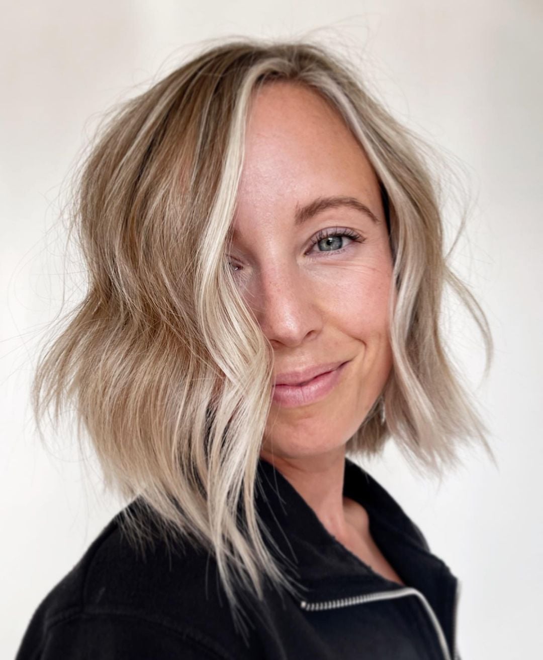 Blonde Asymmetrical Bob With Face-Framing Highlights Blonde Asymmetrical Bob With Face-Framing Highlights — Classy Asymmetrical Bob