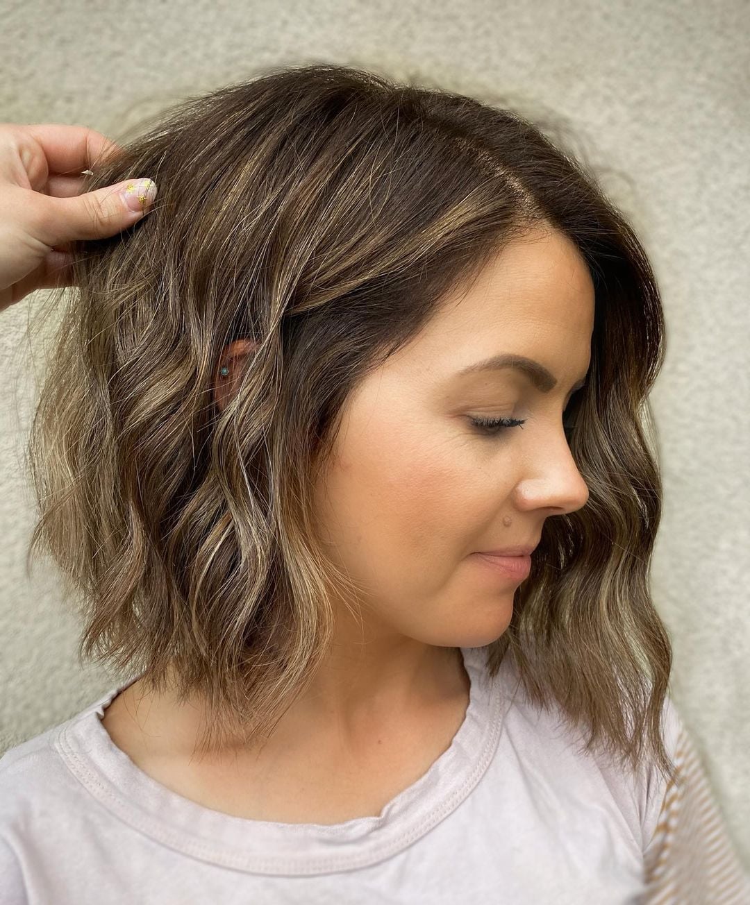 Collarbone Bob With Lived-In Waves Collarbone Bob With Lived-In Waves — Classy Asymmetrical Bob