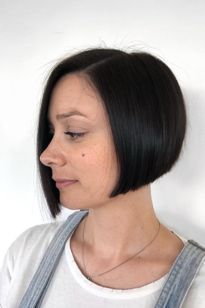 Collarbone Bob With Wavy Texture And Highlights, Side-Swept Collarbone Bob With Wavy Texture And Highlights, Side-Swept — Classy Asymmetrical Bob