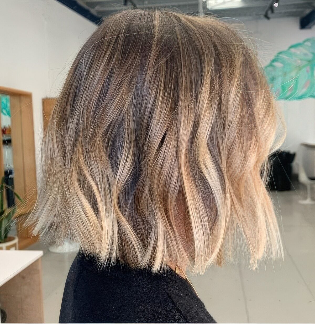Collarbone Bob Side Part Blonde Balayage, Wavy — Classy Balayage Bob