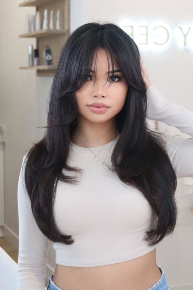Mid-Back Wavy Hair With Curtain Bangs, Layered Mid-Back Wavy Hair With Curtain Bangs, Layered — Classy Bangs for Round Face