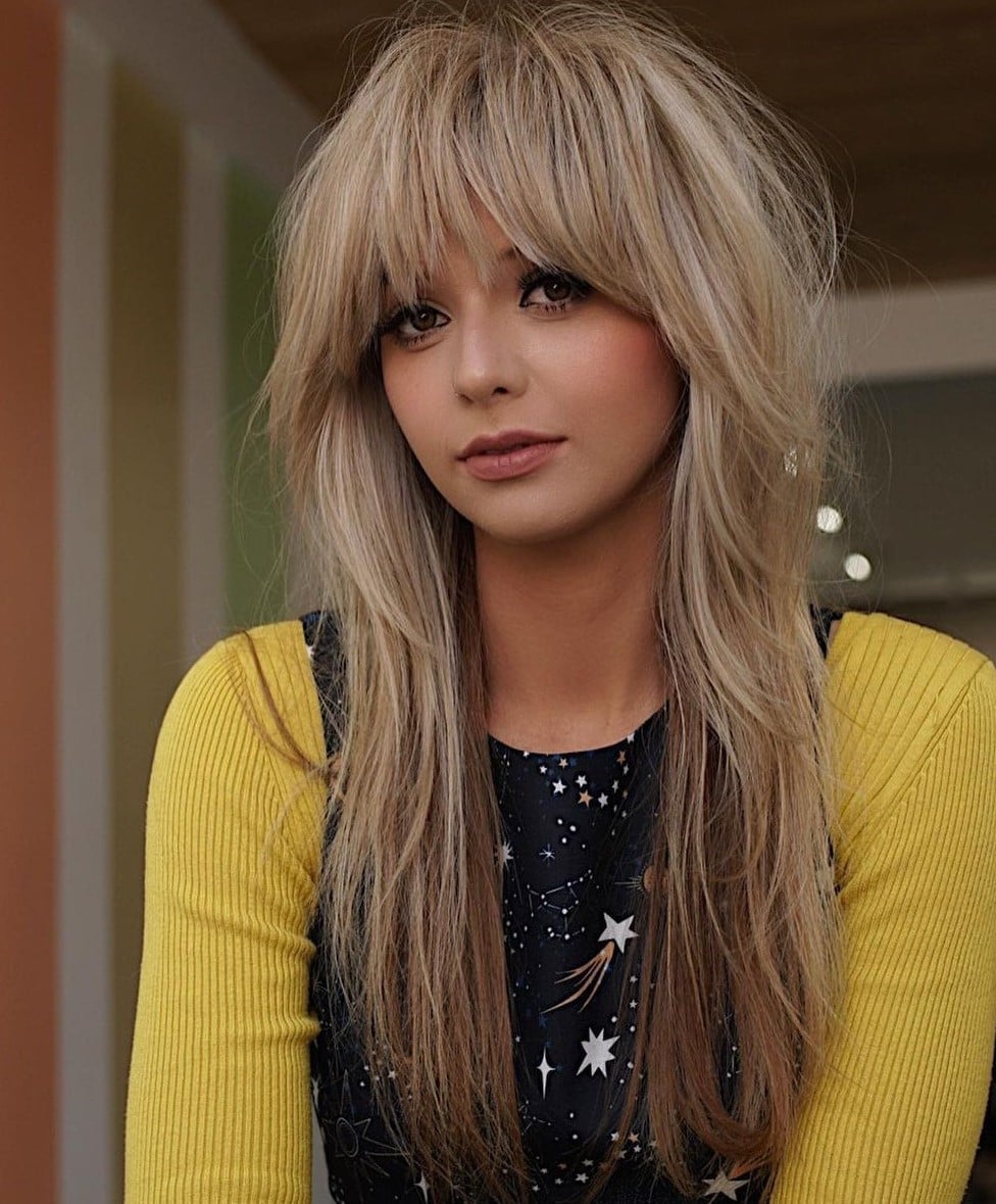 Mid-Back Shag With Full Bangs and Ash Blonde With Highlights Mid-Back Shag With Full Bangs and Ash Blonde With Highlights — Classy Bangs for Round Face