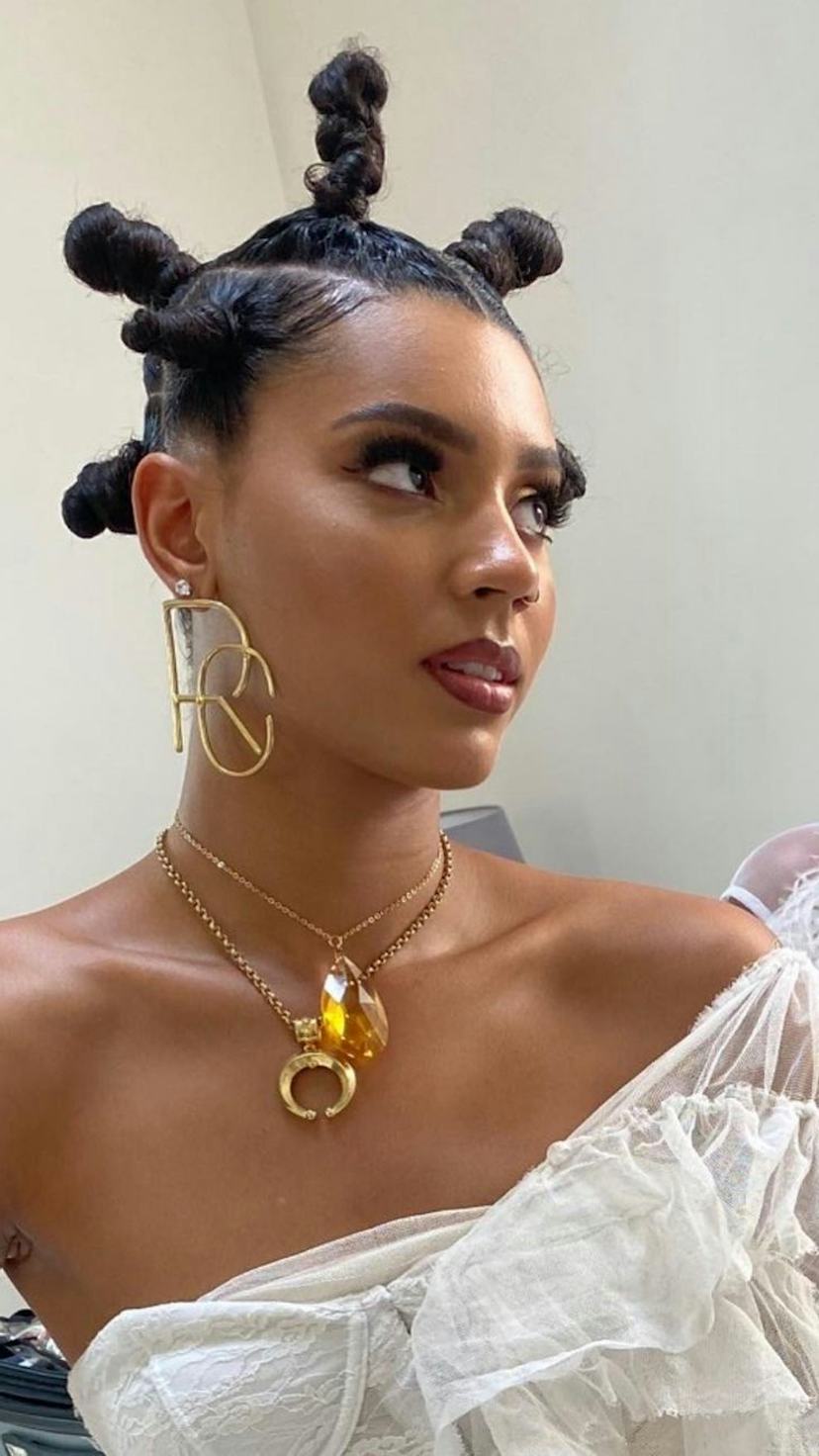 Bantu Knots with White Lace Top and Gold Jewelry Bantu Knots with White Lace Top and Gold Jewelry — Classy Bantu Knots