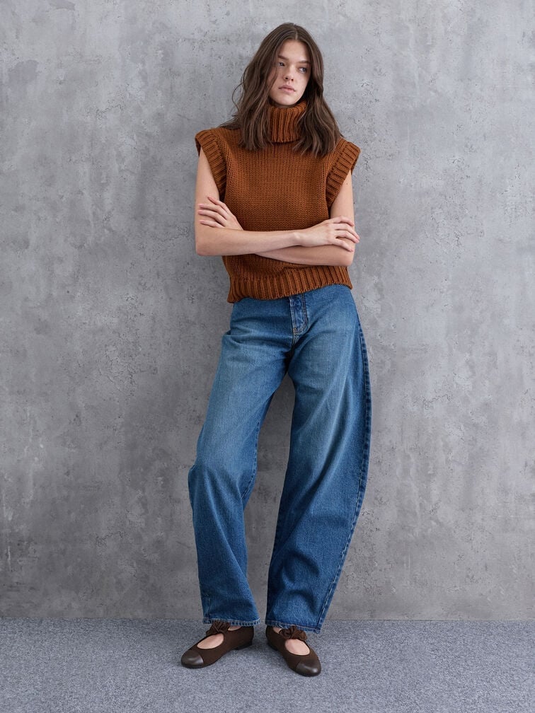 Blue Barrel Leg Jeans With Brown Turtleneck And Ballet, Close-Up Take — Classy Barrel Jeans Outfits