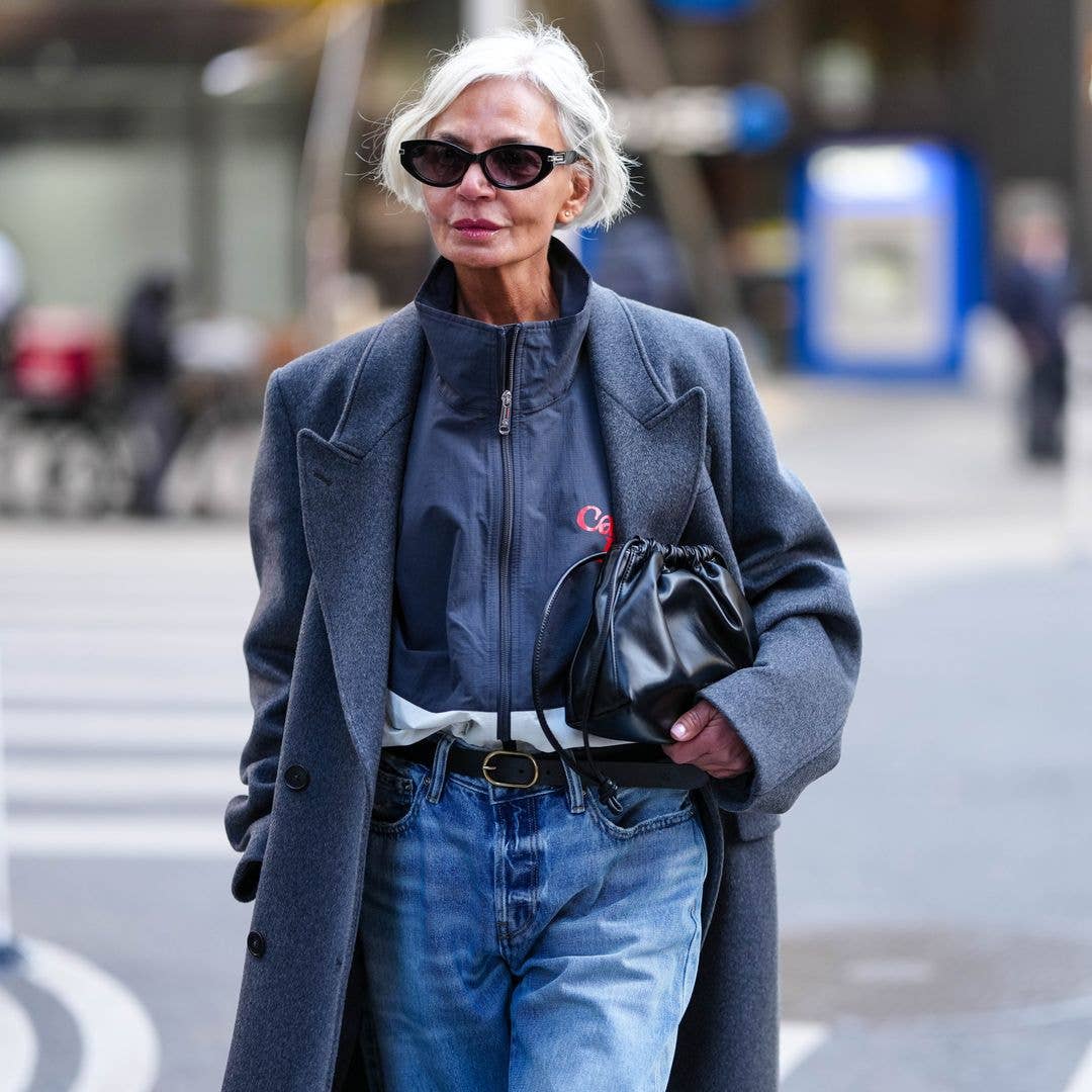 Blue Barrel Leg Jeans With Grey Wool Coat — Classy Barrel Jeans Outfits