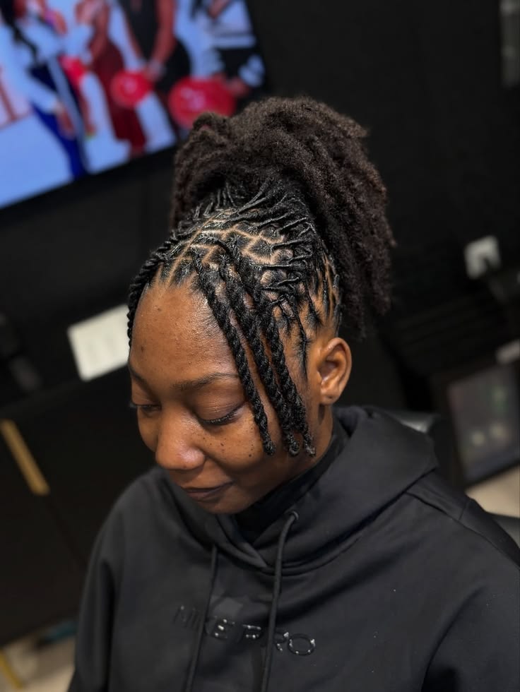 Collarbone Black Barrel Locs Ponytail With Side Bangs Collarbone Black Barrel Locs Ponytail With Side Bangs — Classy Barrel Locs