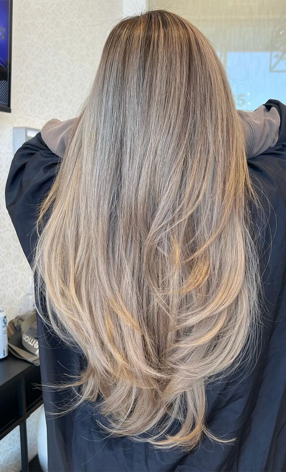 Mid-Back Length With Subtle Highlights, Middle Mid-Back Length With Subtle Highlights, Middle — Classy Beige Highlights