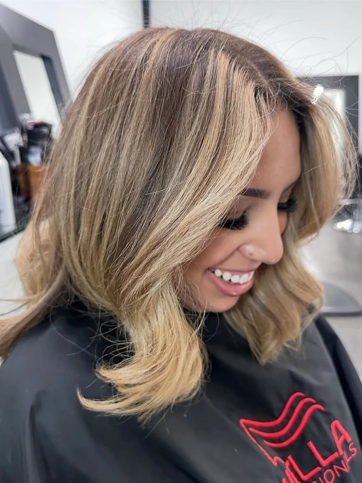 Collarbone Length With Darker Roots Collarbone Length With Darker Roots — Classy Beige Highlights