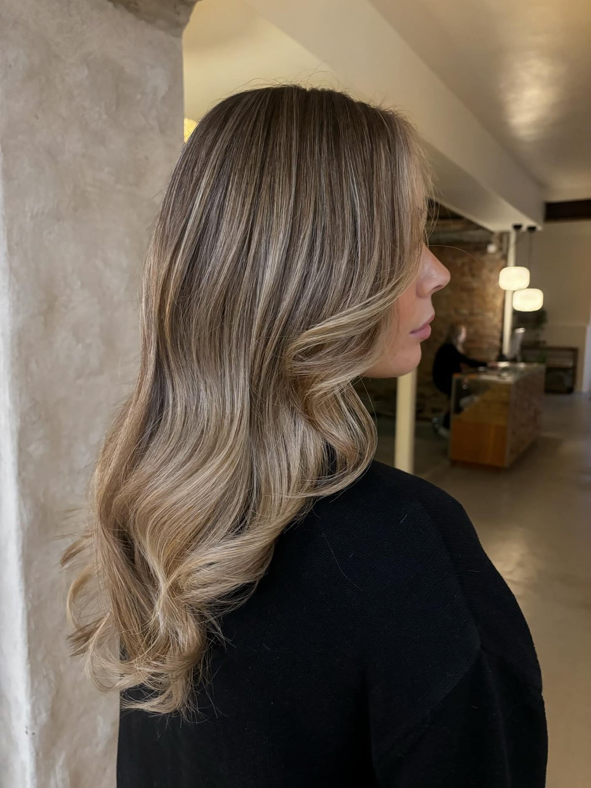 Collarbone Length With Side-Swept Bangs, Wavy Collarbone Length With Side-Swept Bangs, Wavy — Classy Beige Highlights