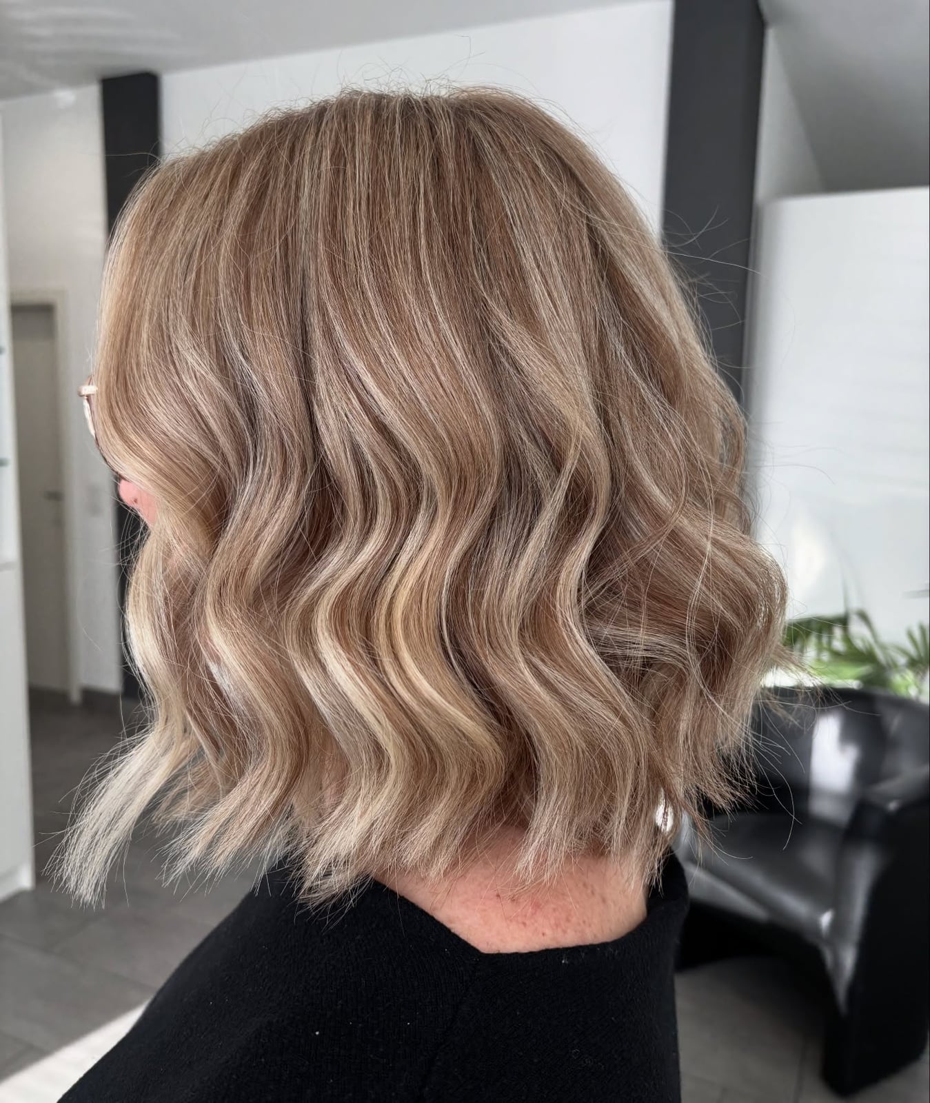Chin Length Bob With Soft Highlights, Side Chin Length Bob With Soft Highlights, Side — Classy Beige Highlights