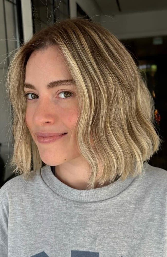 Chin Length Bob With Root Shadow Chin Length Bob With Root Shadow — Classy Beige Highlights