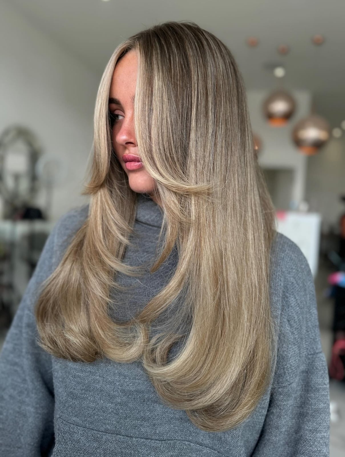 Mid-Back Length With Soft Curls and Beige Blonde Highlights Mid-Back Length With Soft Curls and Beige Blonde Highlights — Classy Beige Highlights