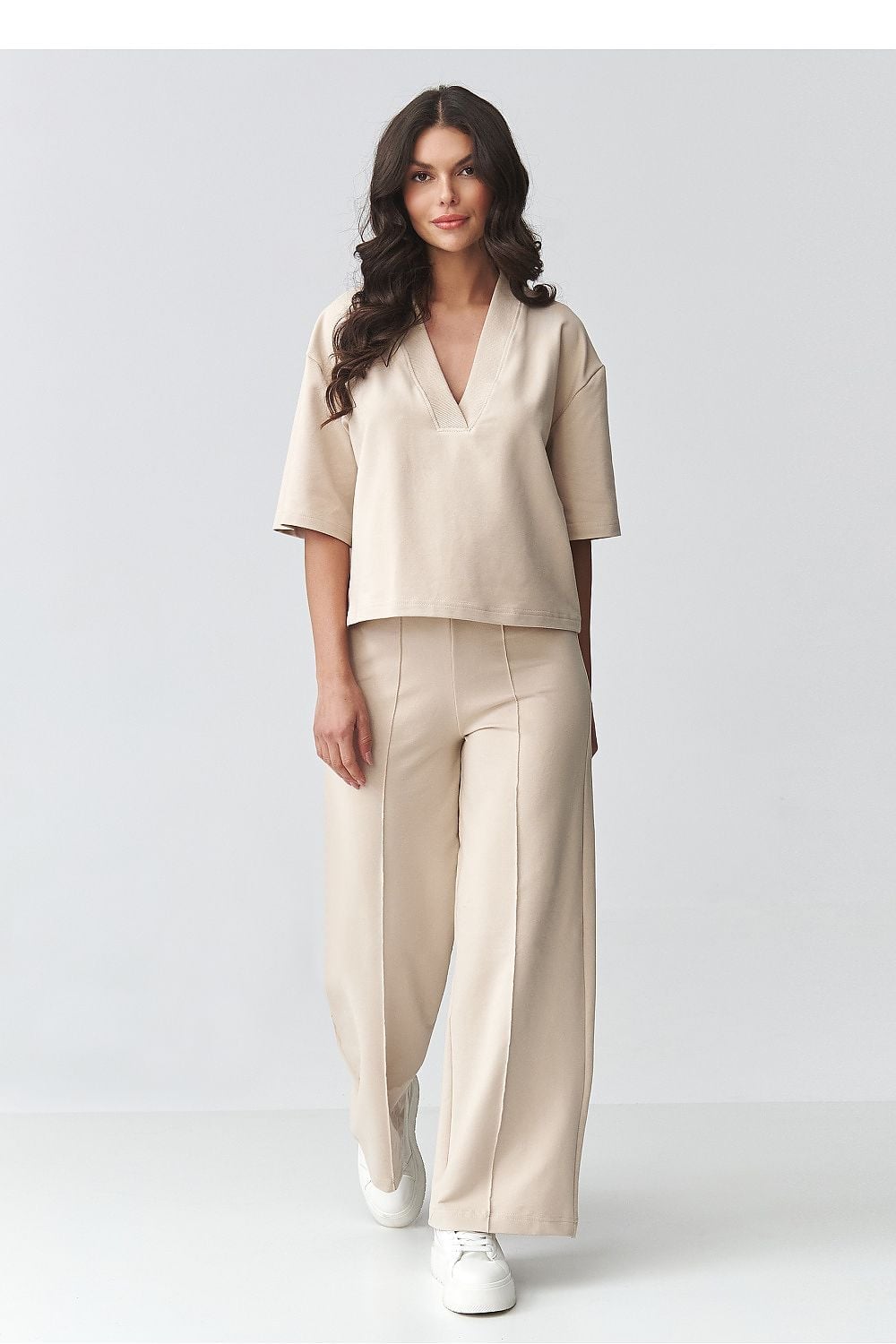 Beige Knit Wide Leg Trousers With V-Neck Top Beige Knit Wide Leg Trousers With V-Neck Top — Classy Beige Pants Outfits