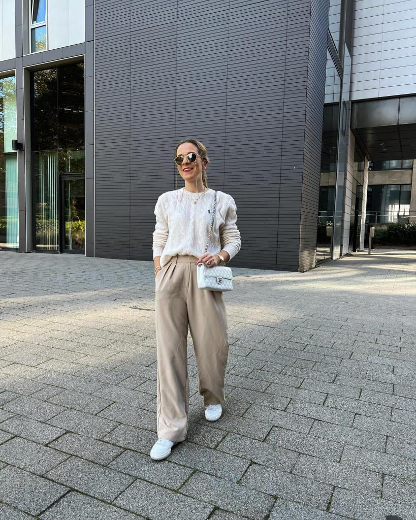 Casual Beige Wide Leg Trousers With Knitwear, Office-Safe Version Casual Beige Wide Leg Trousers With Knitwear, Office-Safe Version — Classy Beige Pants Outfits
