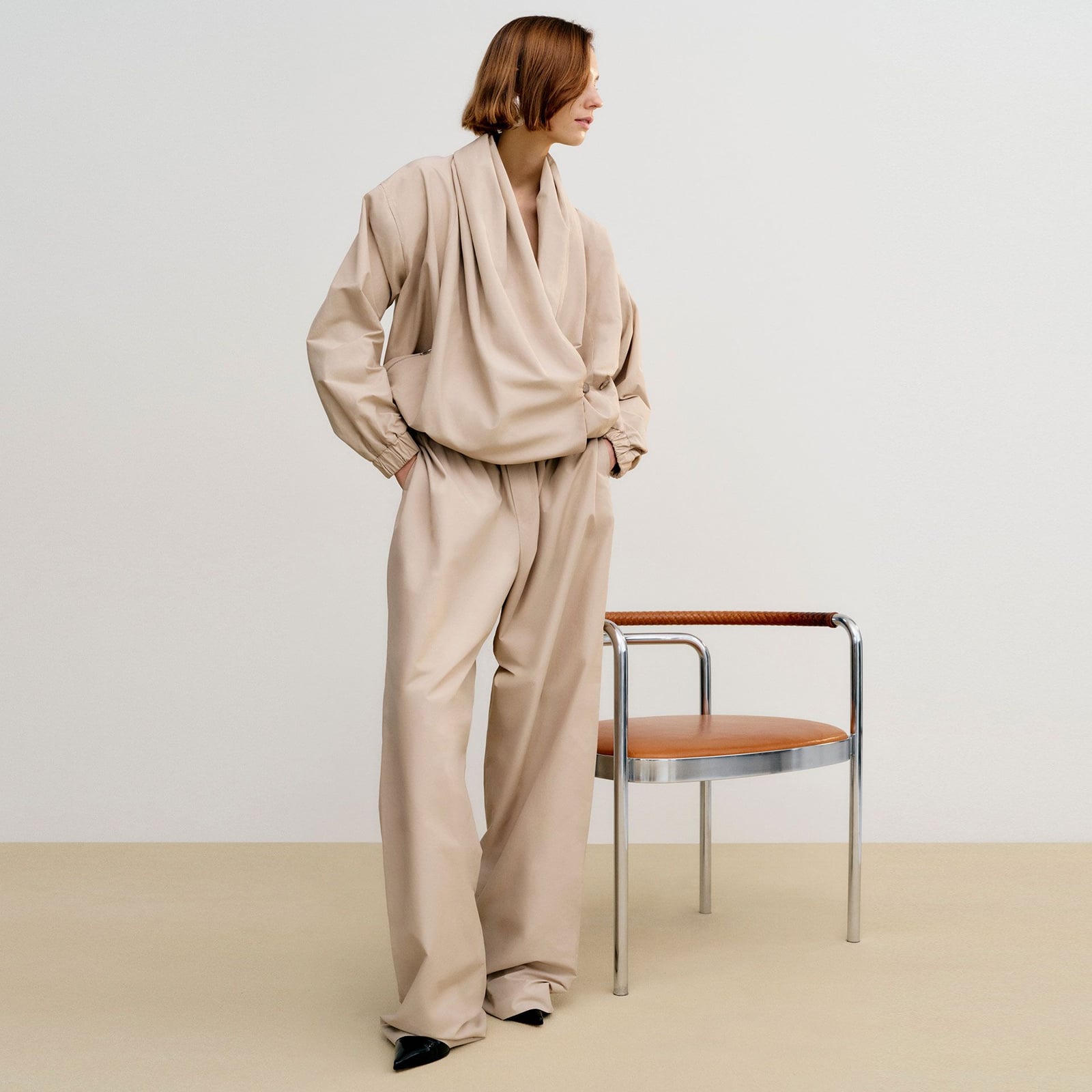 Relaxed Beige Trousers With Draped Top and Wide Leg Relaxed Beige Trousers With Draped Top and Wide Leg — Classy Beige Pants Outfits