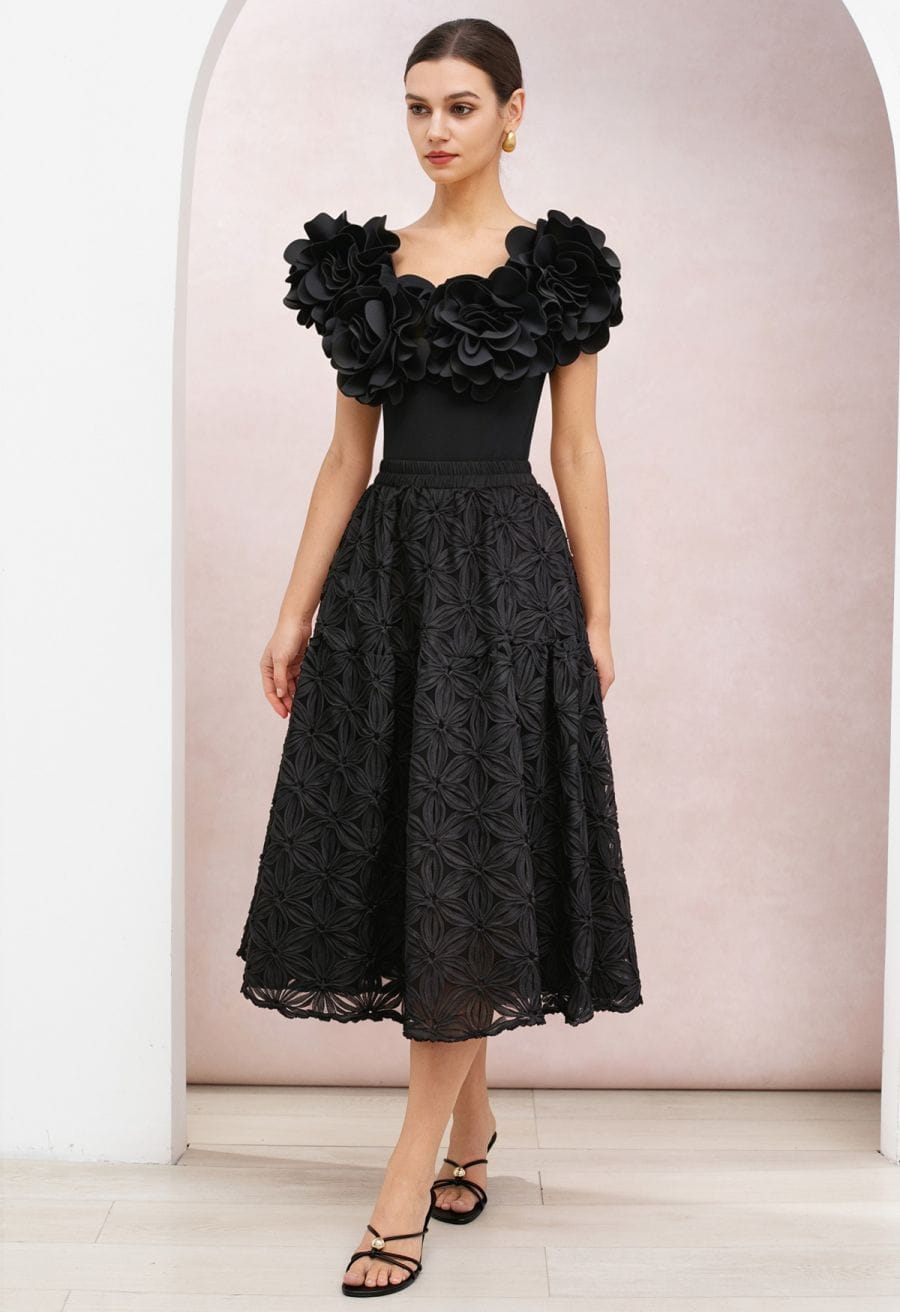 Embroidered Black Midi Skirt With Floral Applique Top Embroidered Black Midi Skirt With Floral Applique Top — Classy Black Midi Skirt Outfit