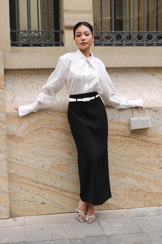 Long Black Skirt With White Button-Down Shirt and Belt Long Black Skirt With White Button-Down Shirt and Belt — Classy Black Skirt Outfit