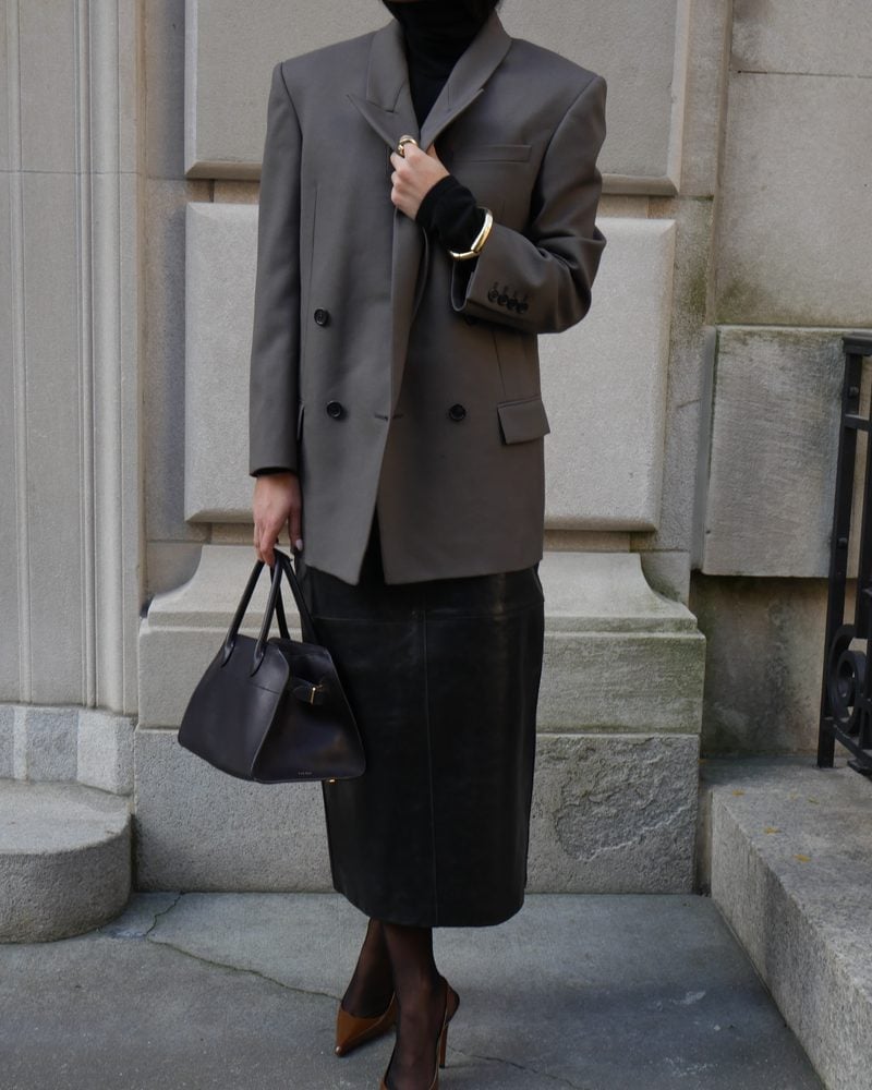 Black Leather Pencil Skirt With Turtleneck and Blazer Black Leather Pencil Skirt With Turtleneck and Blazer — Classy Black Skirt Outfit