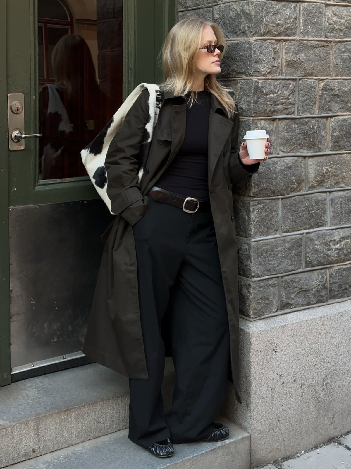 Olive Trench Coat With Wide-Leg Trousers Olive Trench Coat With Wide-Leg Trousers — Classy Black Trench Coat Outfit