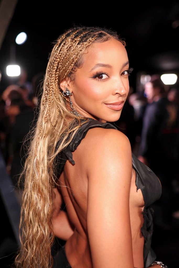 Long Thin Knotless Braids With Waves — Classy Blonde Braids